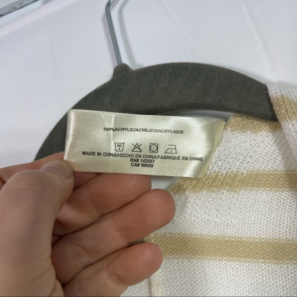 Simply Noelle, Poncho Sweater, In excellent condition!! - Picture 4 of 5